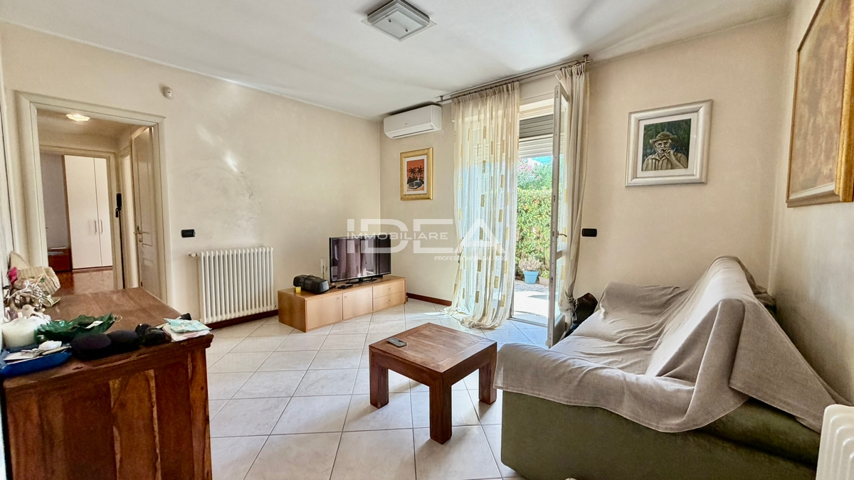Trilocale con terrazzo in via nino bixio, Viareggio
