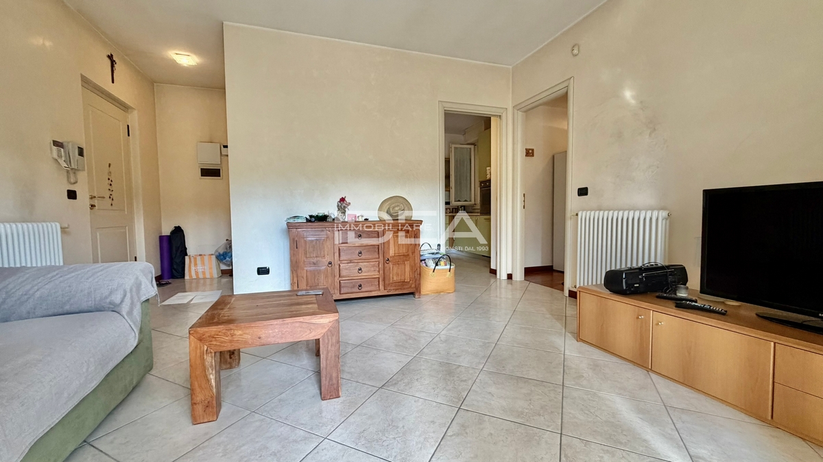 Trilocale con terrazzo in via nino bixio, Viareggio