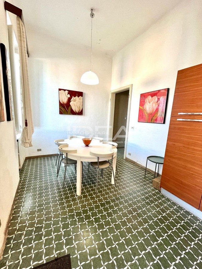 Villa con giardino in via nicola barbantini, Lucca