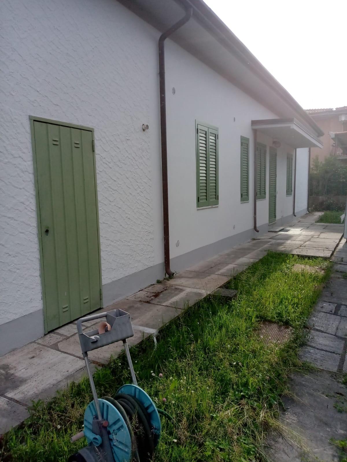 Casa indipendente con giardino, Carrara marina di