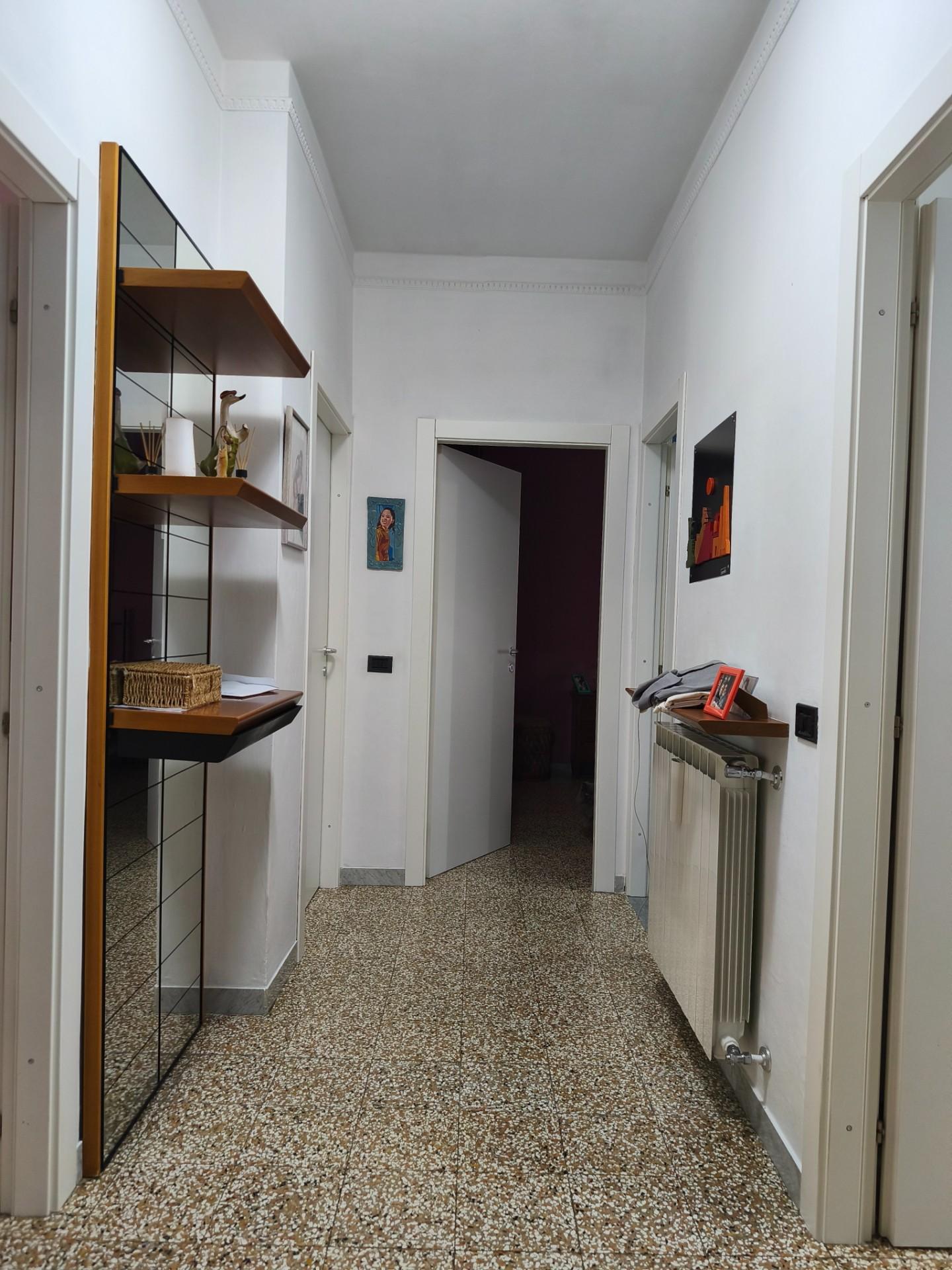 Quadrilocale ristrutturato, Carrara codena