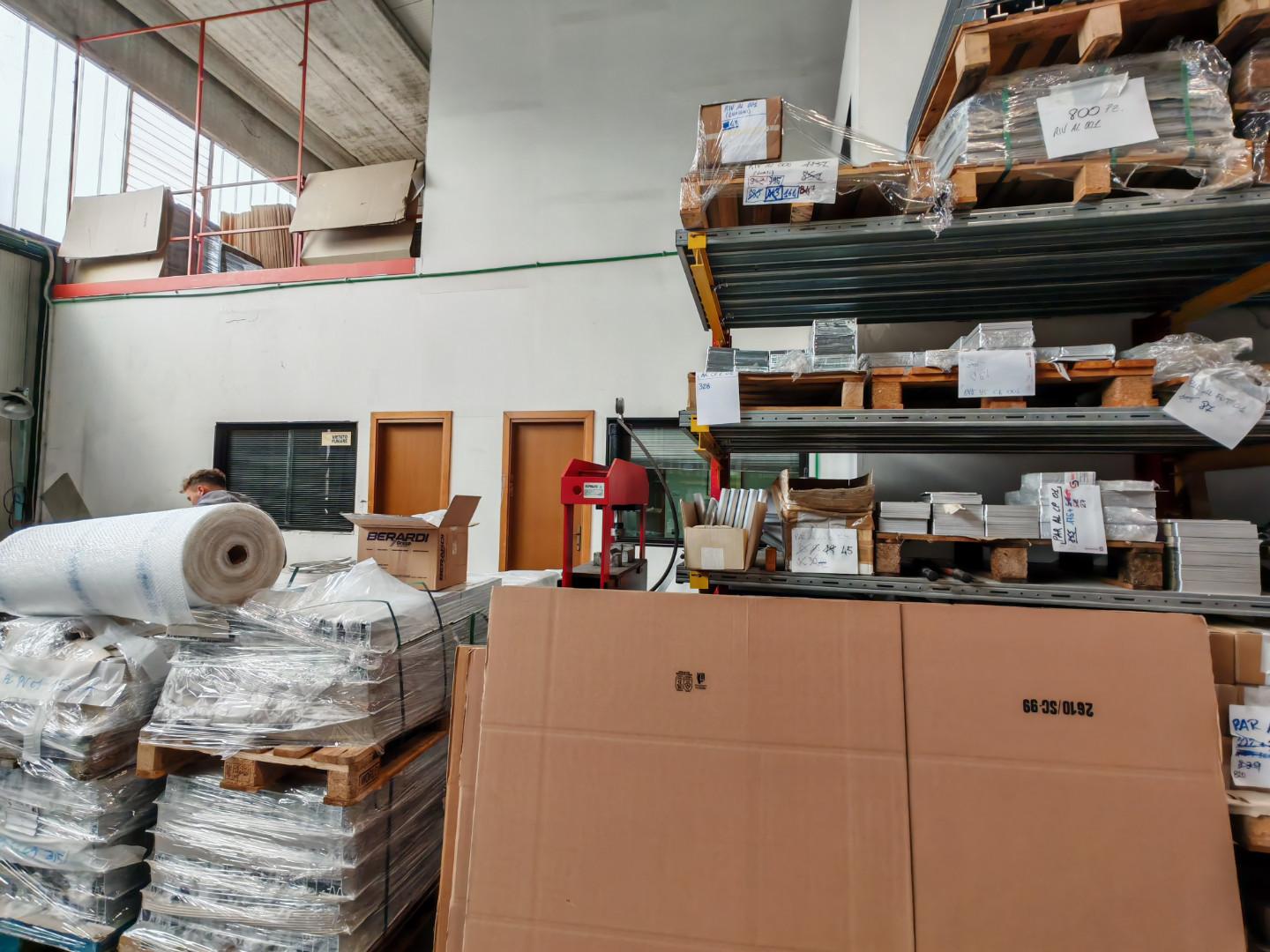 Capannone in affitto, Carrara avenza