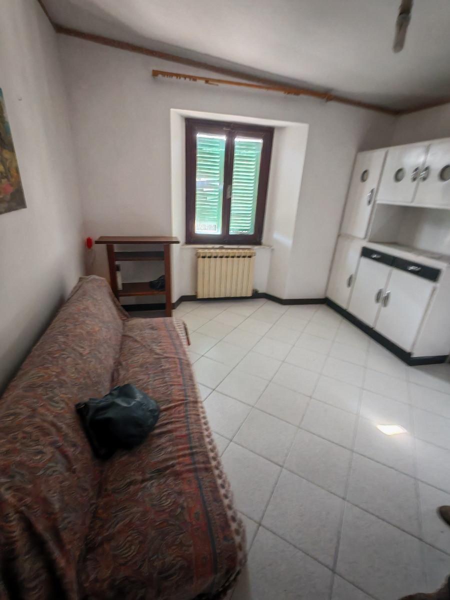 Trilocale da ristrutturare, Carrara avenza