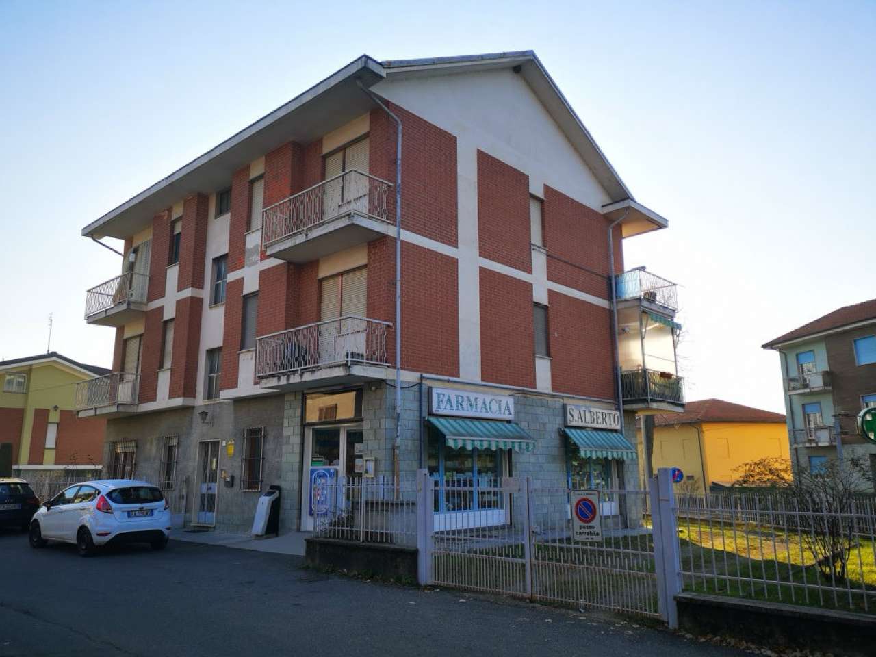 Appartamento in vendita a Trofarello, Centrale