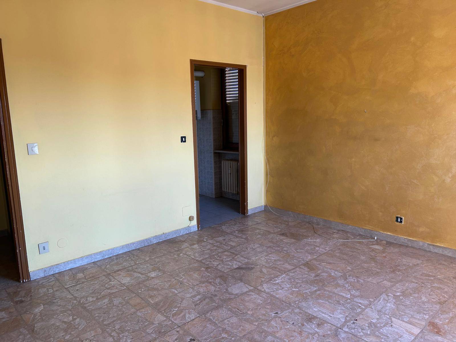 Appartamento in vendita a Trofarello, Centrale