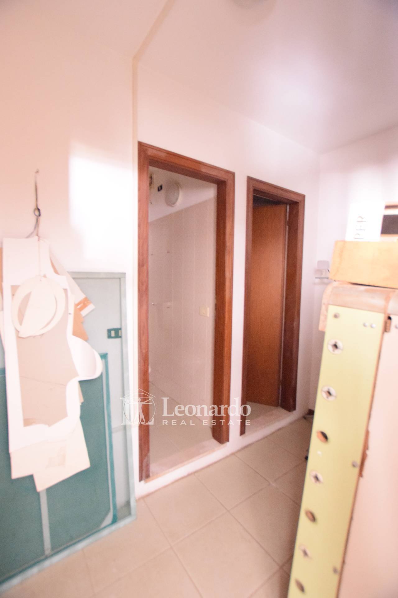 Locale commerciale in vendita a Viareggio, Lungomare