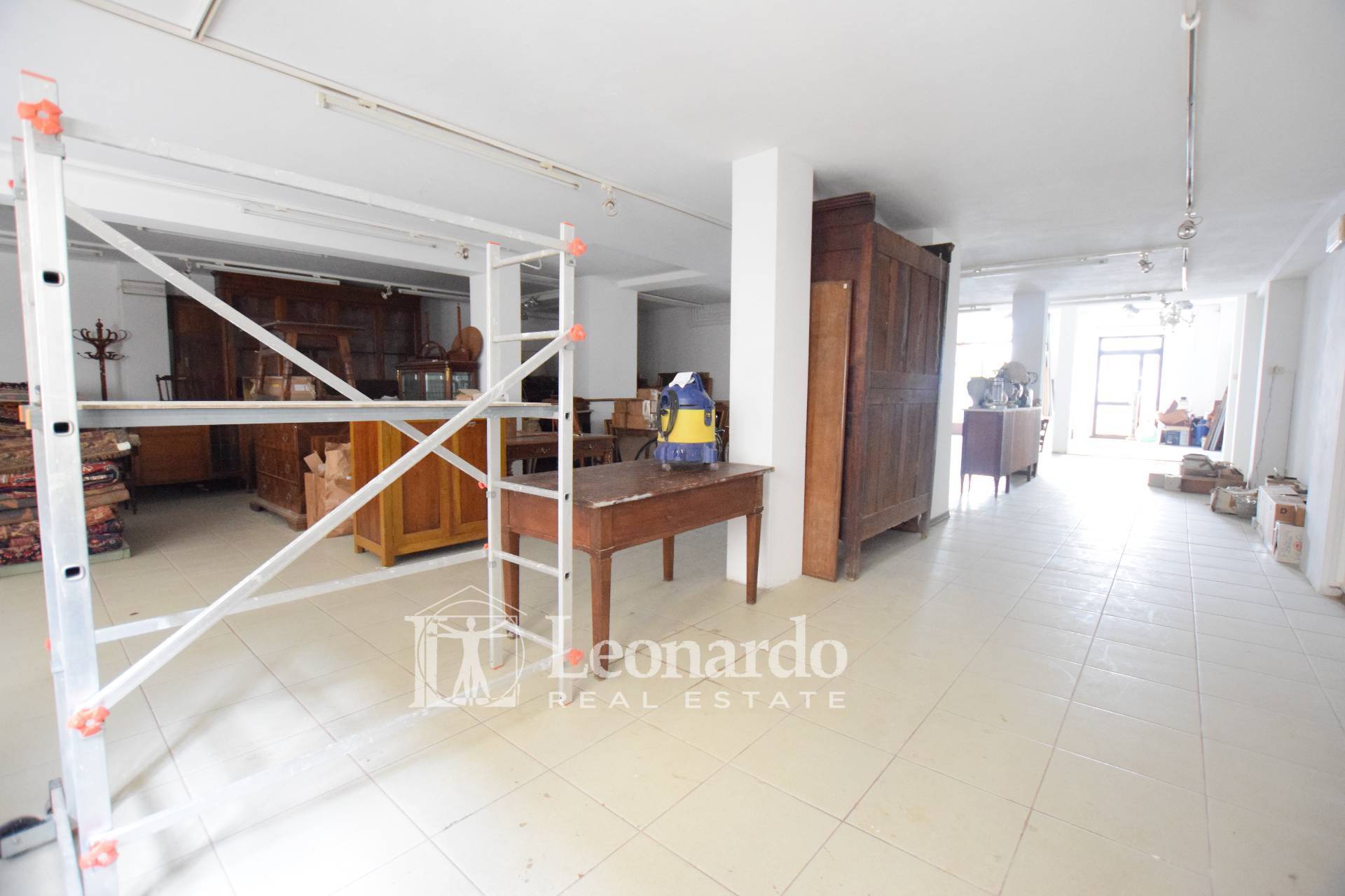 Locale commerciale in vendita a Viareggio, Lungomare