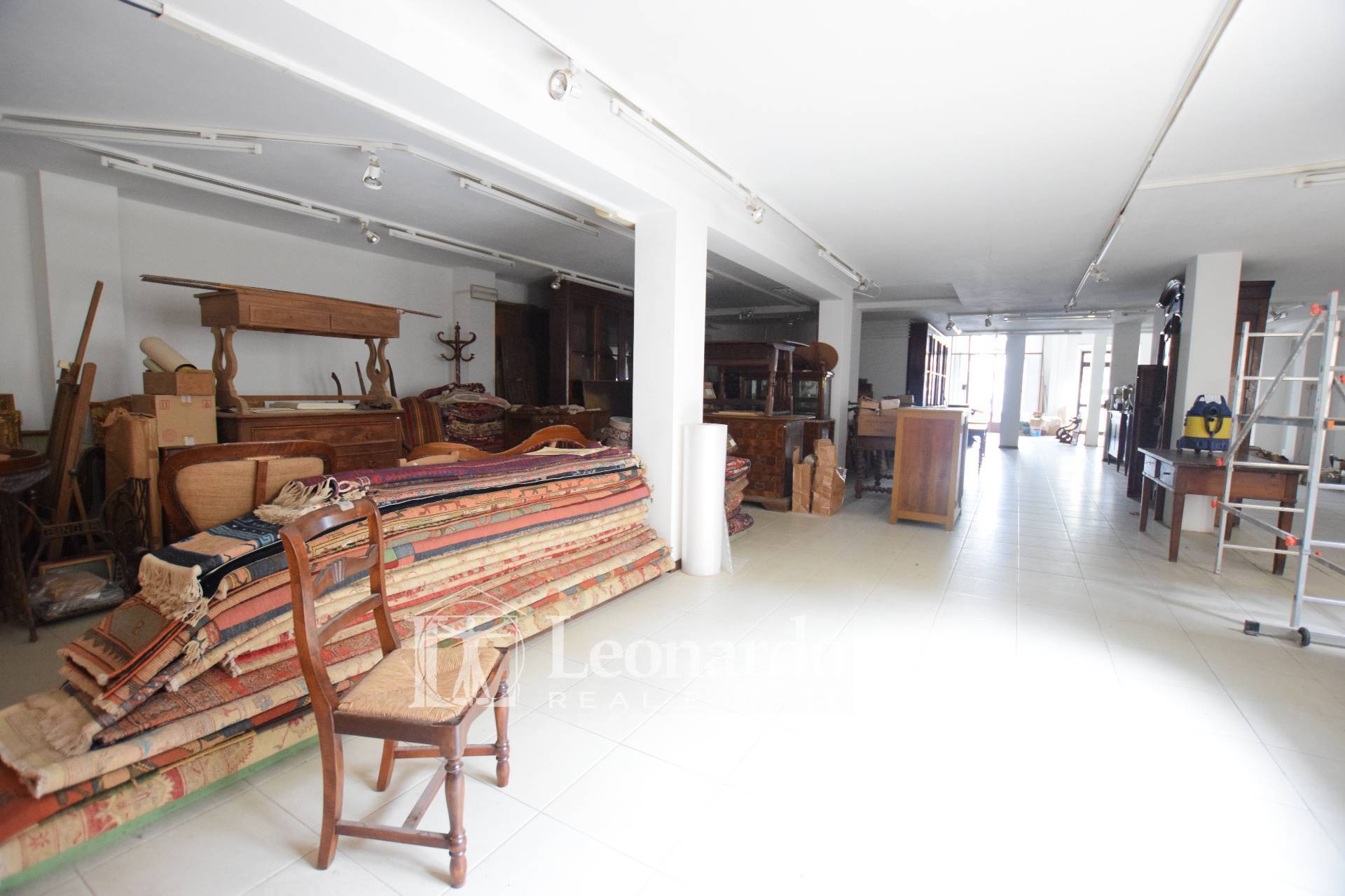 Locale commerciale in vendita a Viareggio, Lungomare