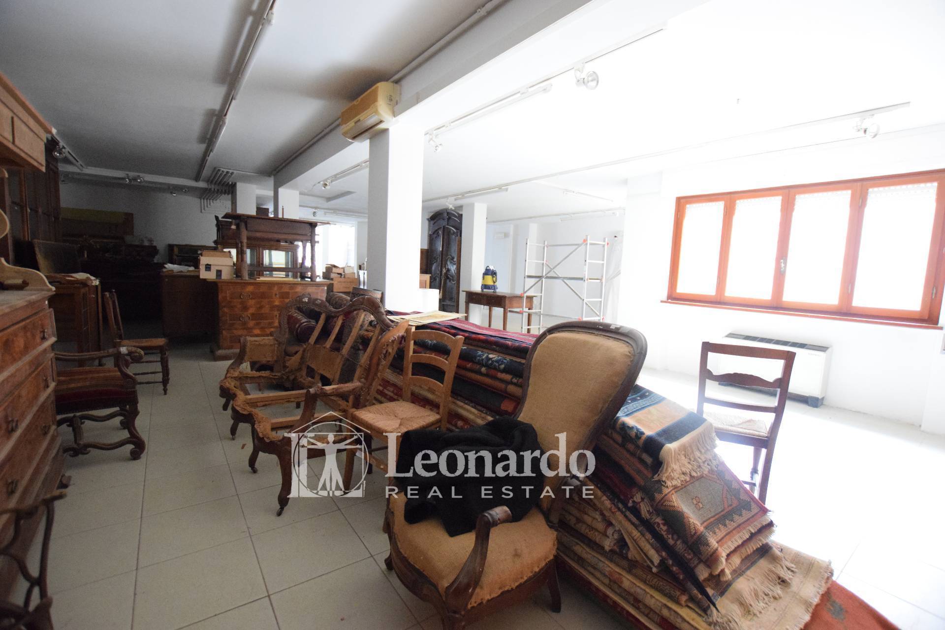 Locale commerciale in vendita a Viareggio, Lungomare