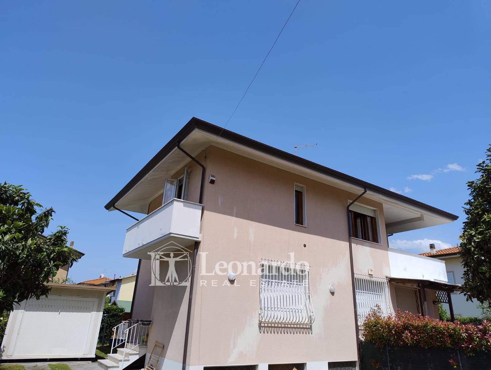 casa bifamiliare in vendita a Pietrasanta, Marina di Pietrasanta