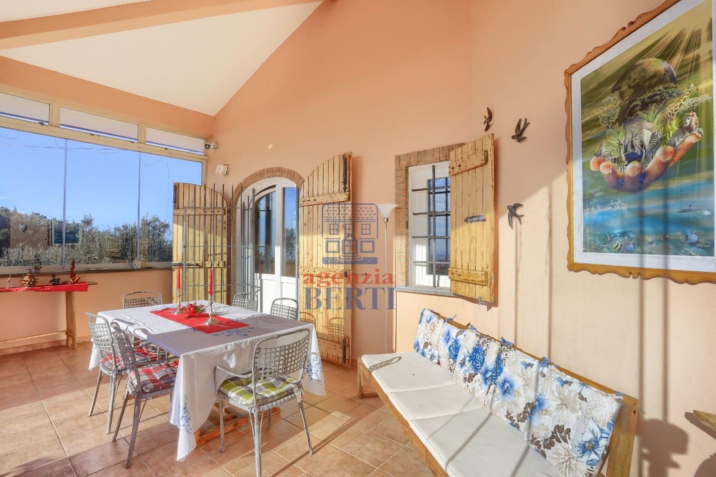 Villa con giardino a Rosignano Marittimo