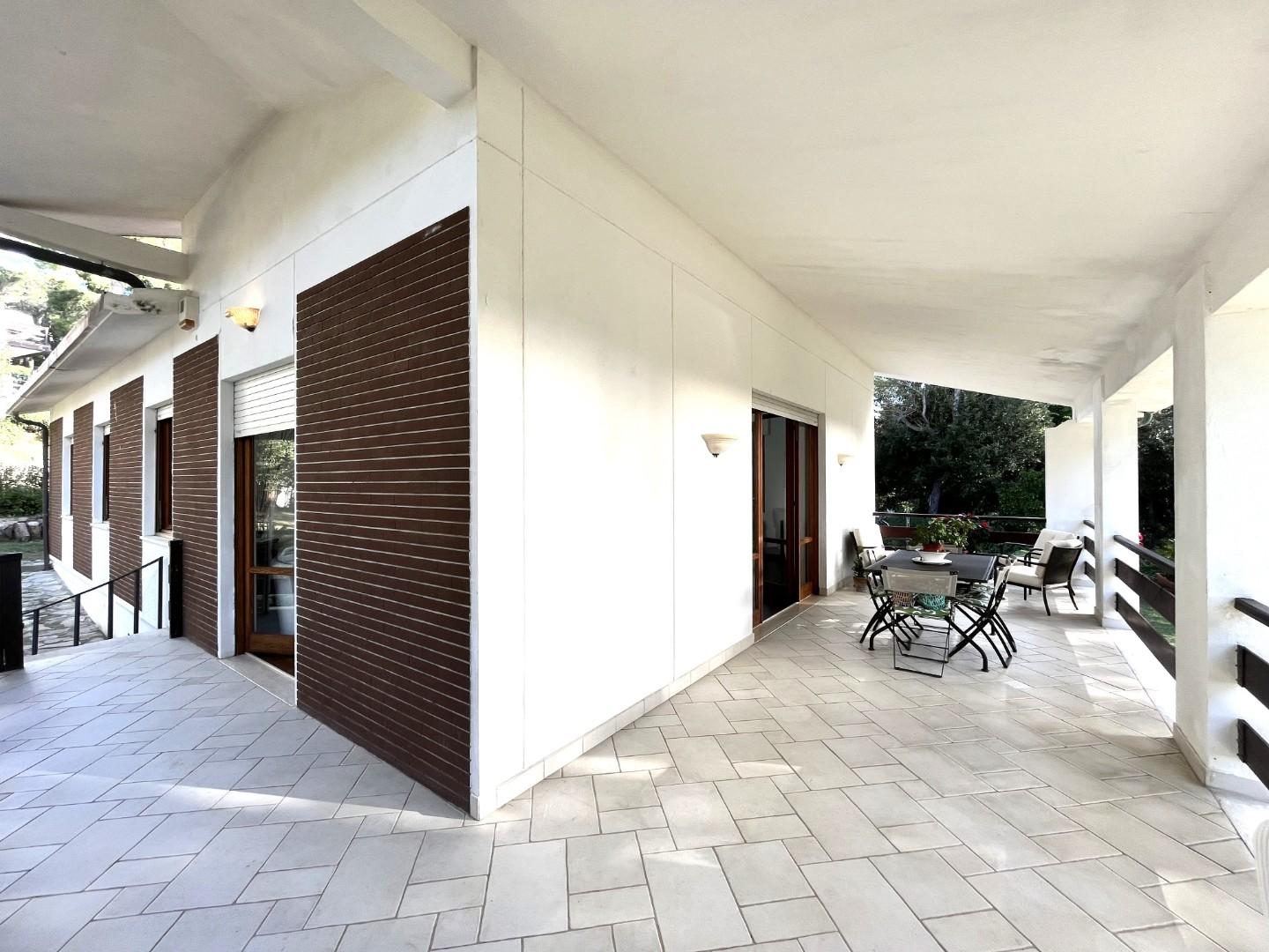 Villa con giardino, Livorno quercianella