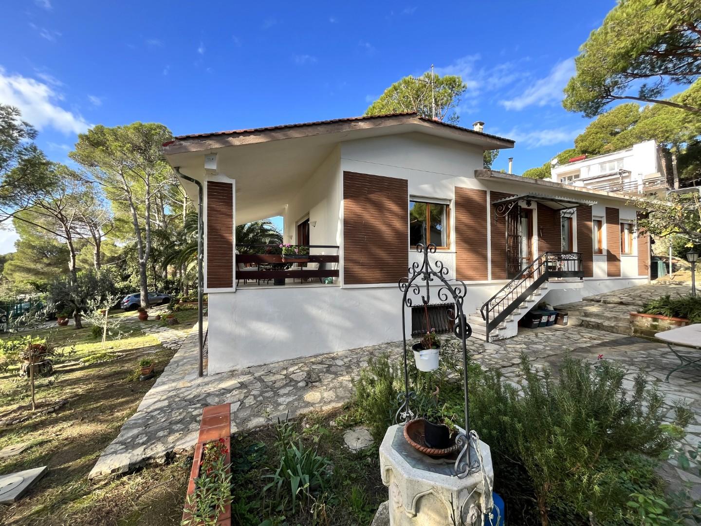 Villa con giardino, Livorno quercianella