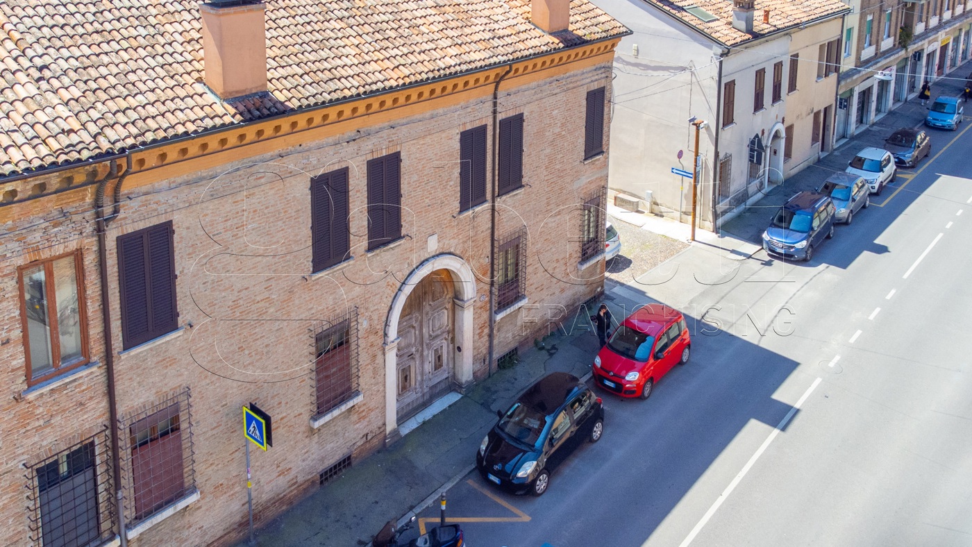 Casa indipendente con giardino a Ferrara