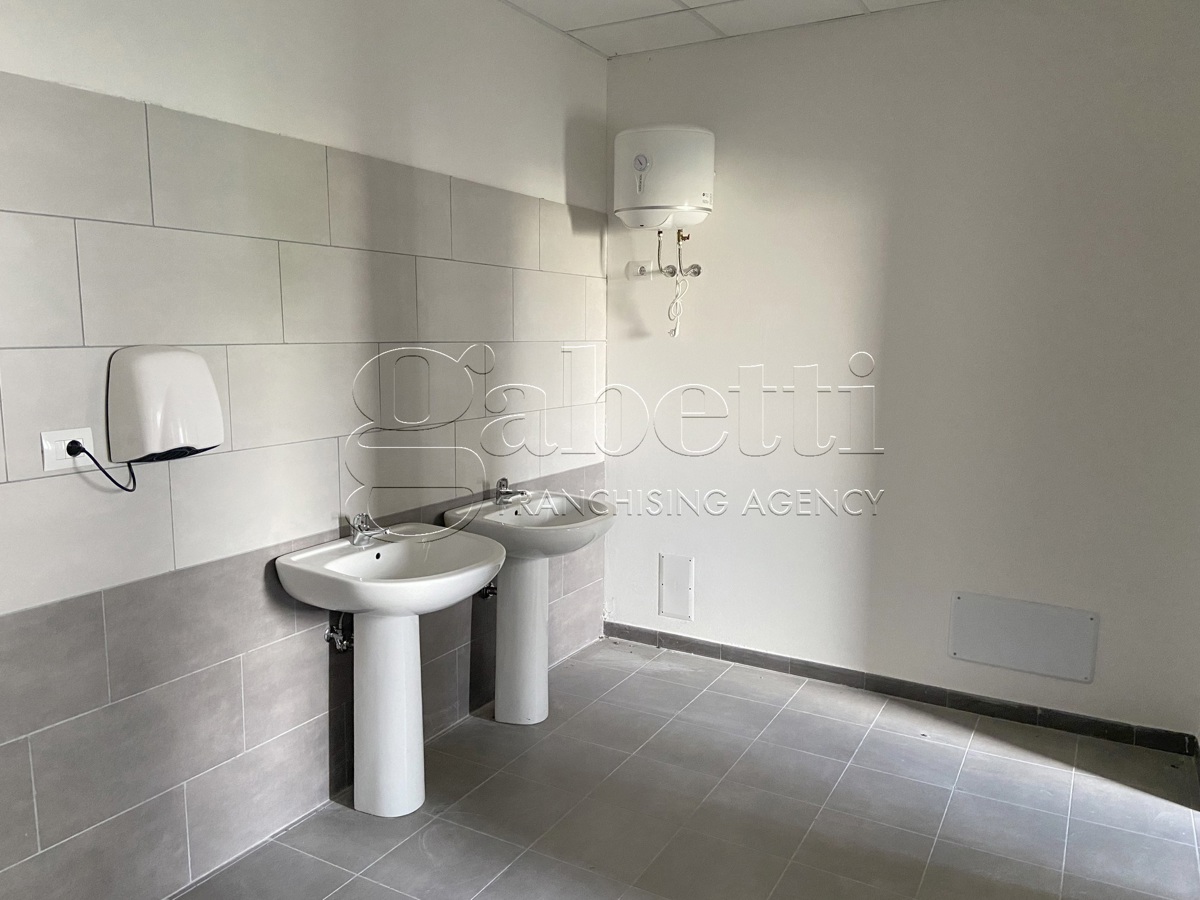 Capannone in vendita a Terre del Reno