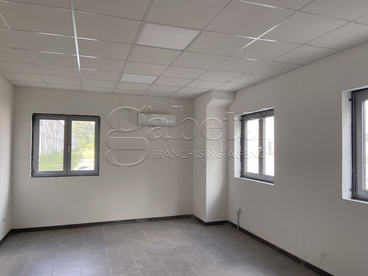 Capannone in vendita a Terre del Reno