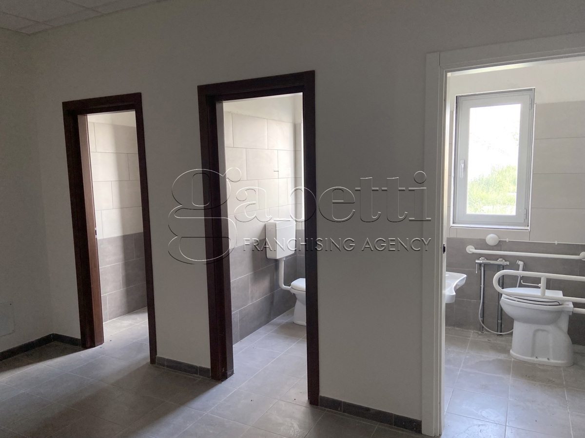 Capannone in vendita a Terre del Reno