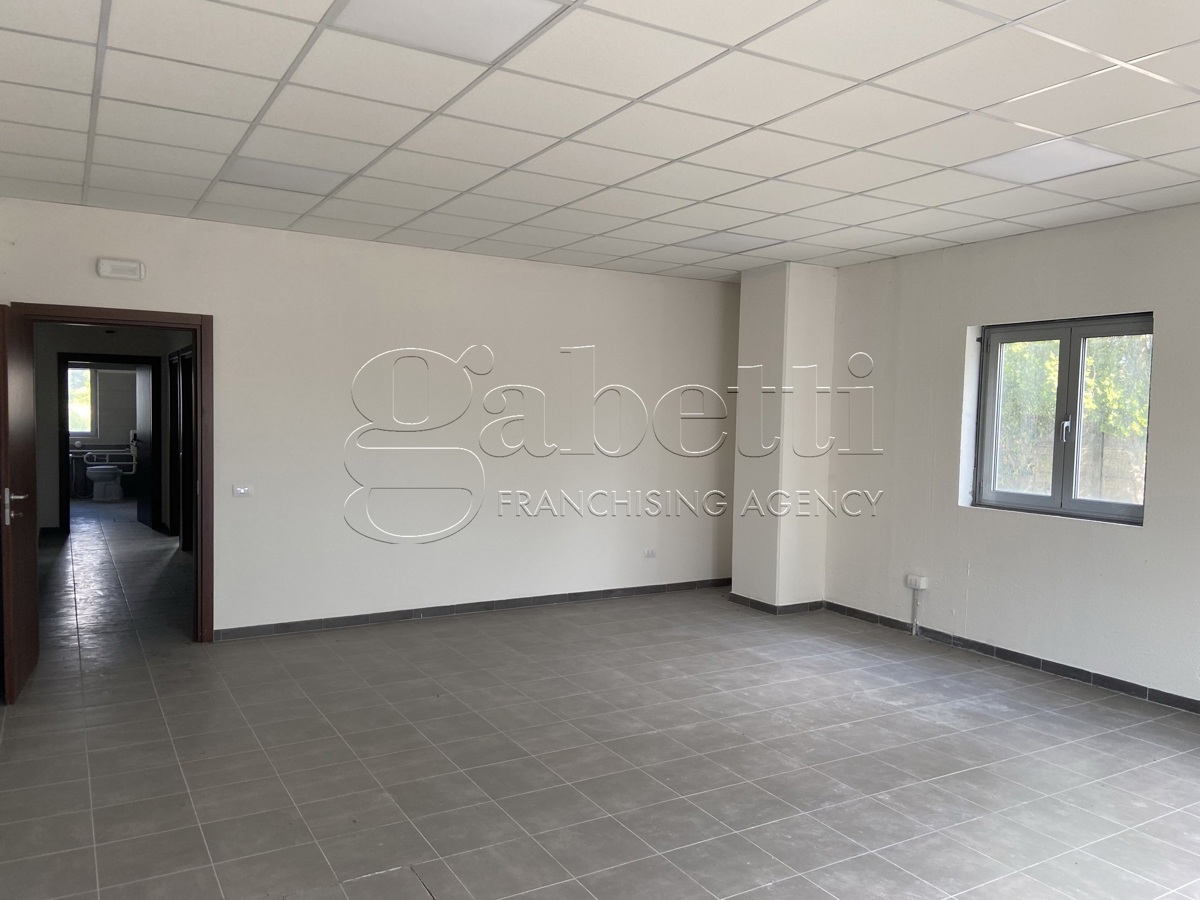 Capannone in vendita a Terre del Reno