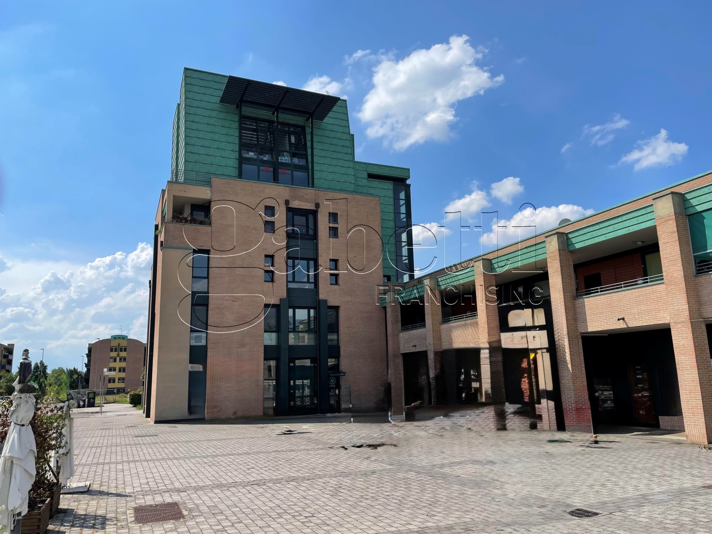 Quadrilocale con box a Ferrara