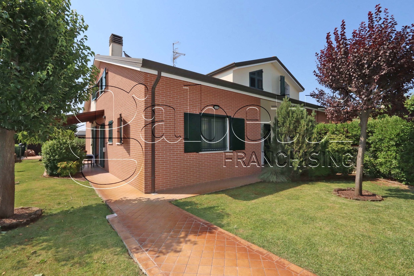 Villa Bifamiliare con giardino a Ferrara