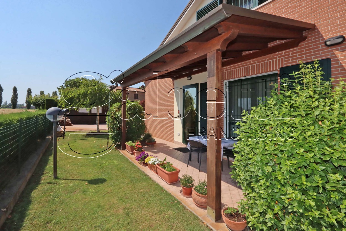 Villa Bifamiliare con giardino a Ferrara