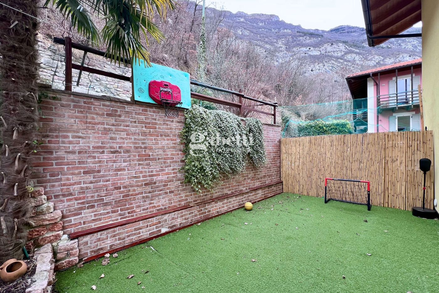 Casa indipendente in vendita a Vallelaghi