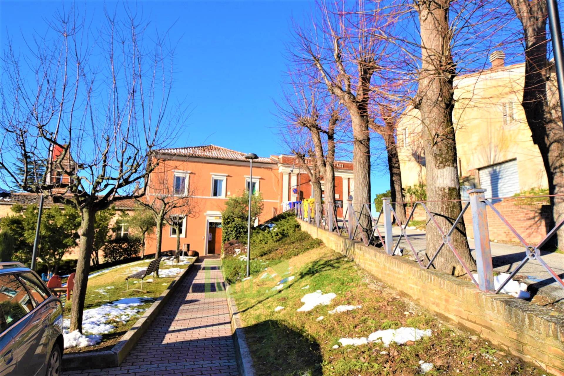 Villa con terrazzo a Sant'Angelo in Pontano