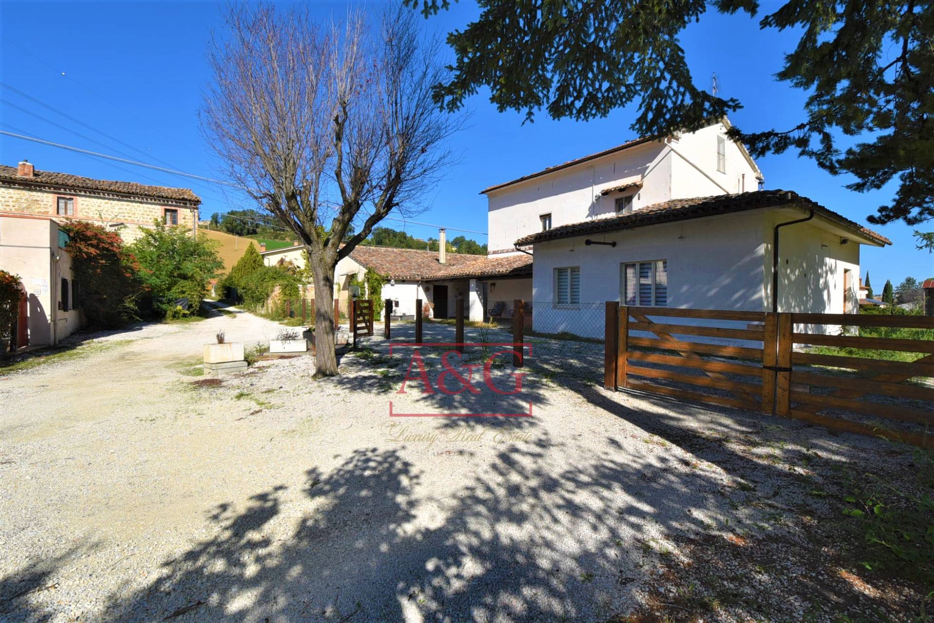 Villa con terrazzo, San Ginesio campagna