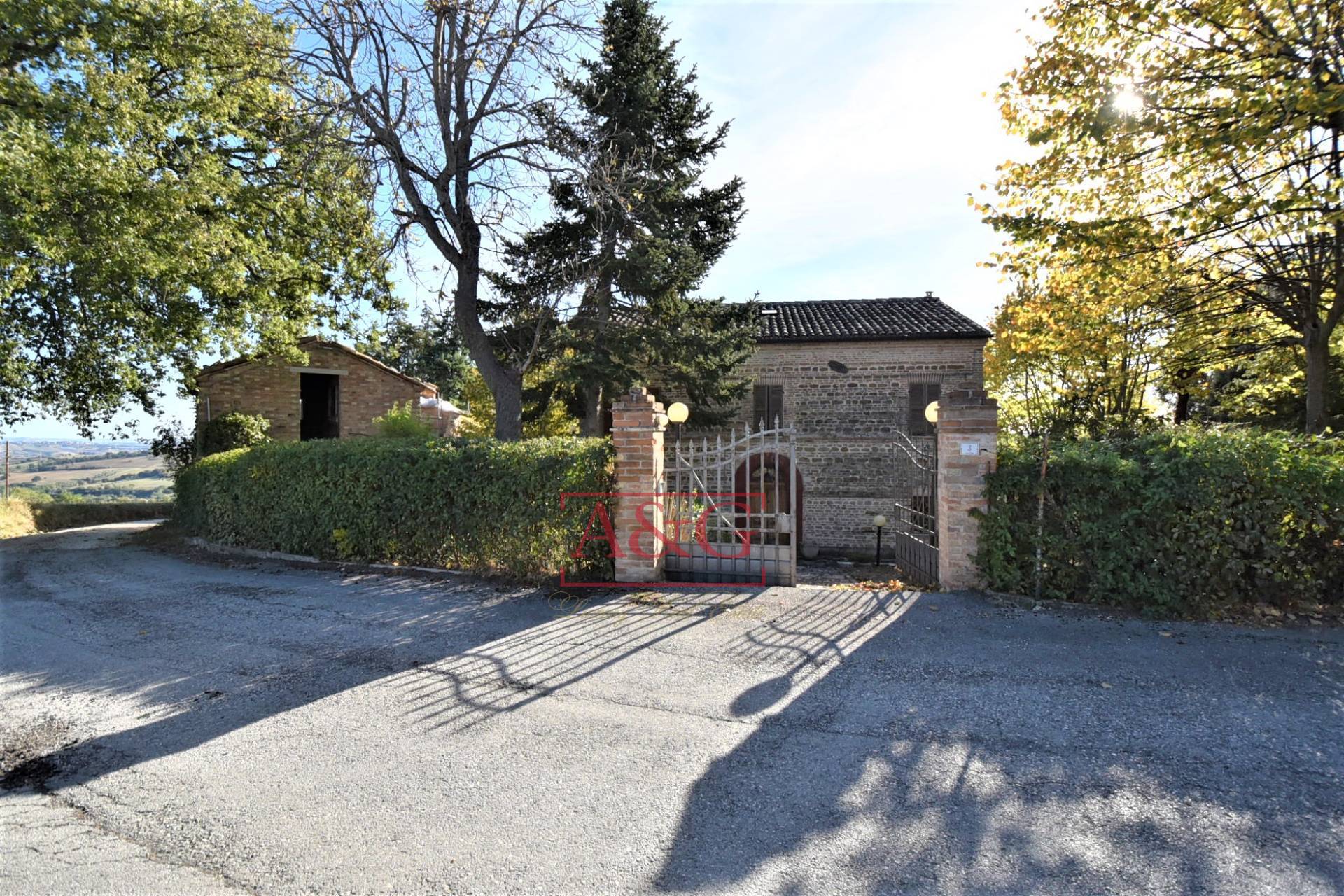 Casa indipendente con box doppio, Colmurano campagna