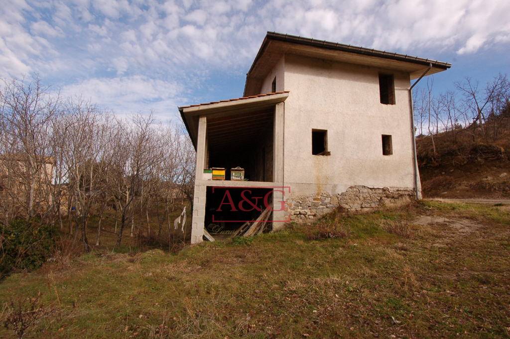 Casa colonica in vendita a Montefortino, Campagna