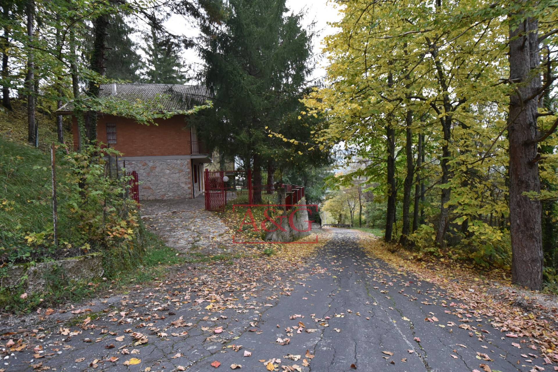 Casa singola in vendita a Montefortino, Semicentro