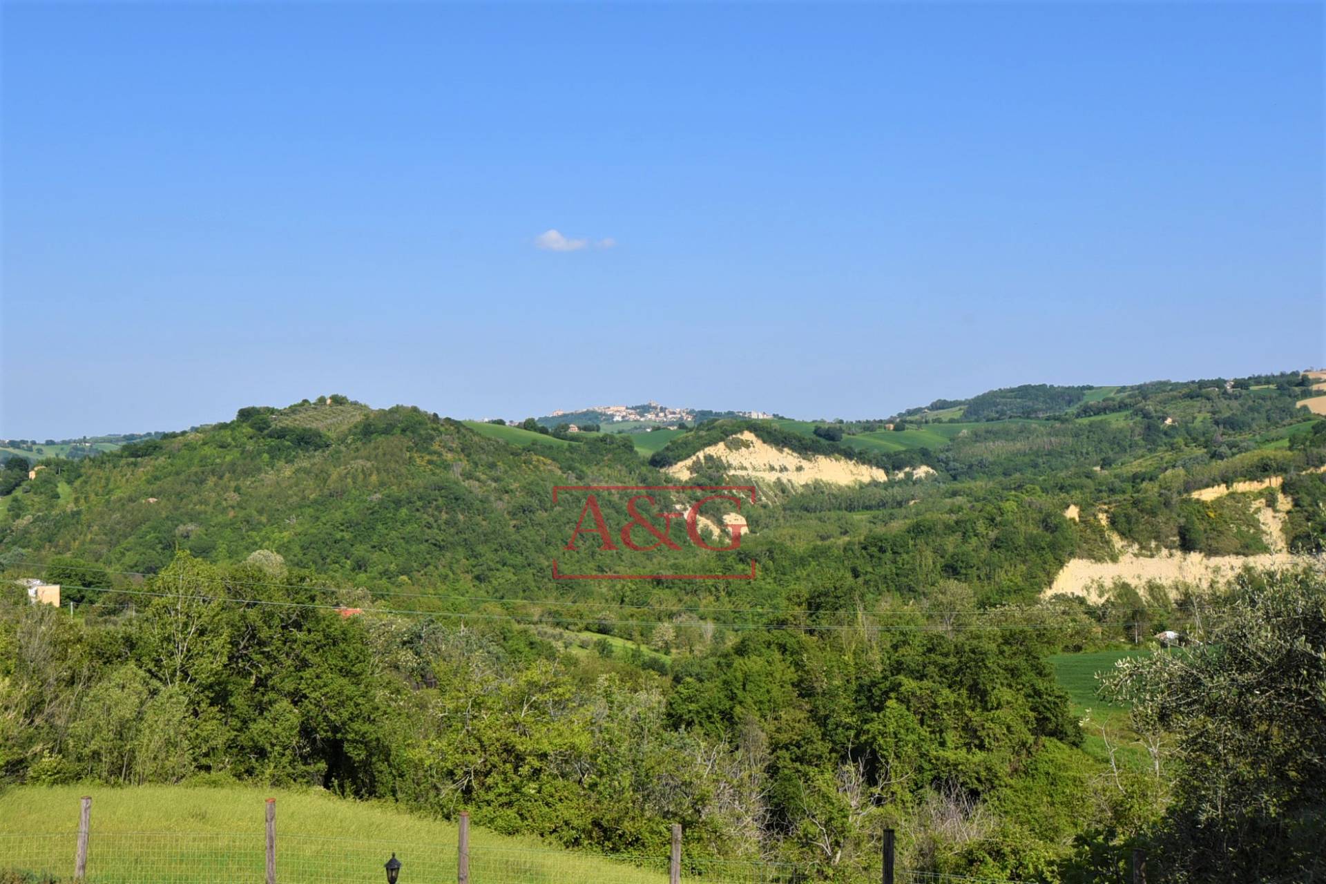 Casale in vendita a Montappone, Campagna