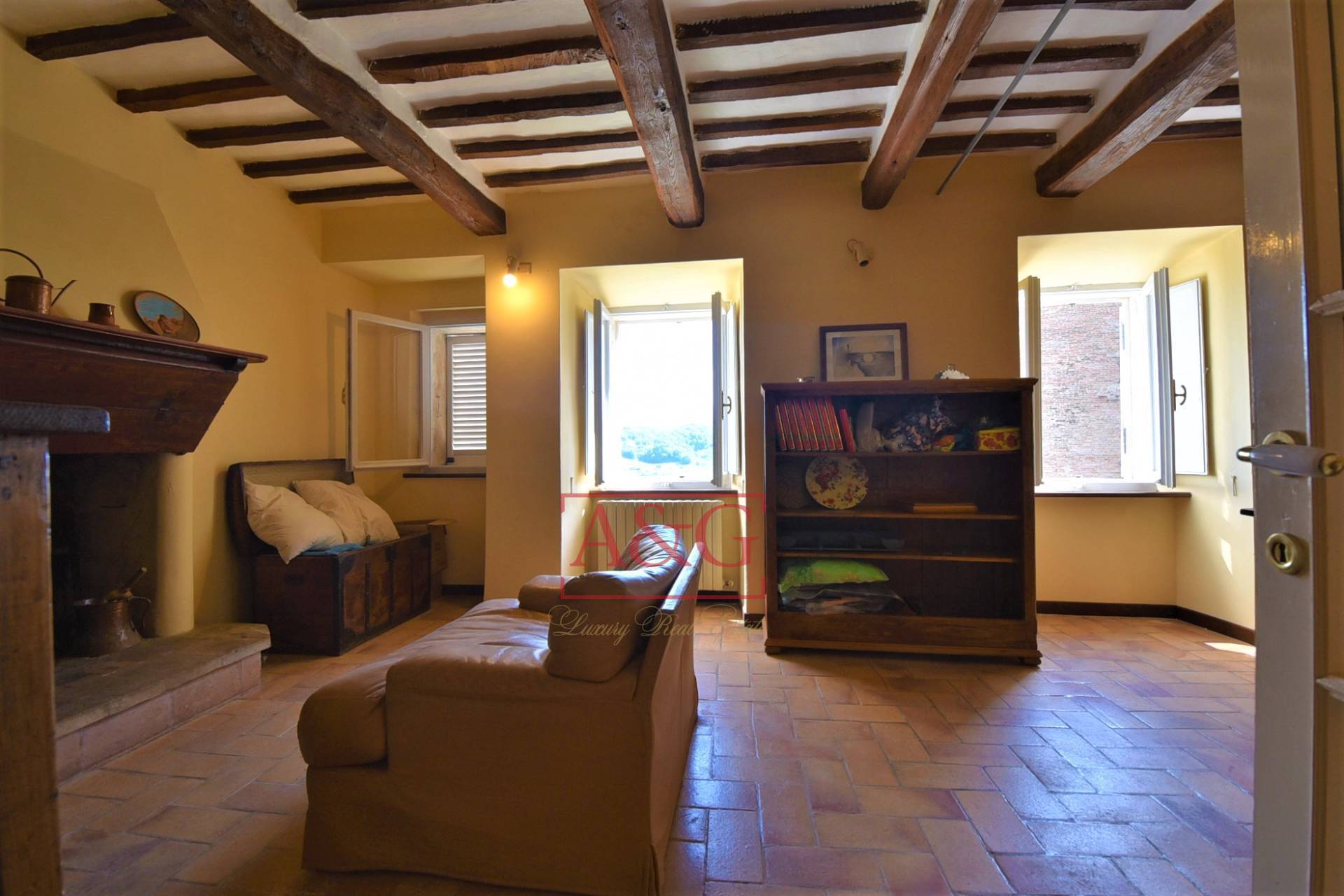 Casa cielo-terra in vendita a Amandola, Centro Storico