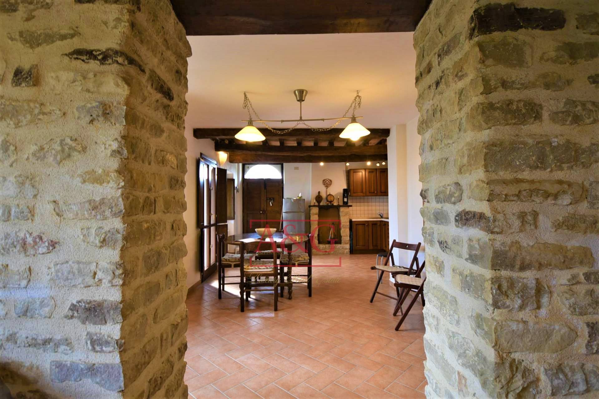 Casa cielo-terra in vendita a Montefalcone Appennino, Faveto