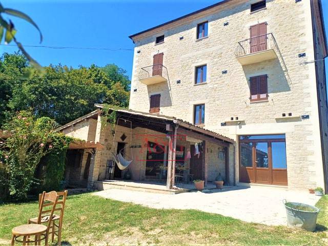 Casale in vendita a Penna San Giovanni, CAMPAGNA