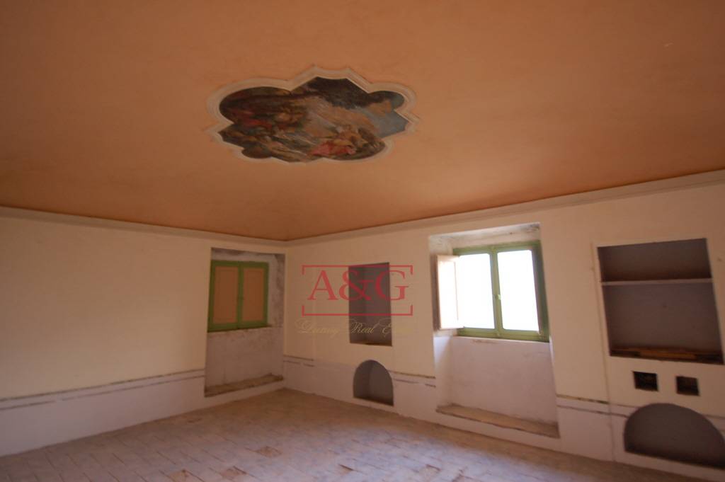 Villa in vendita a Montefortino, Centro