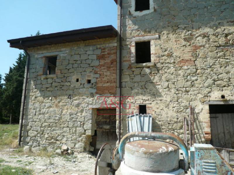 Casa colonica in vendita a Roccafluvione, Campagna