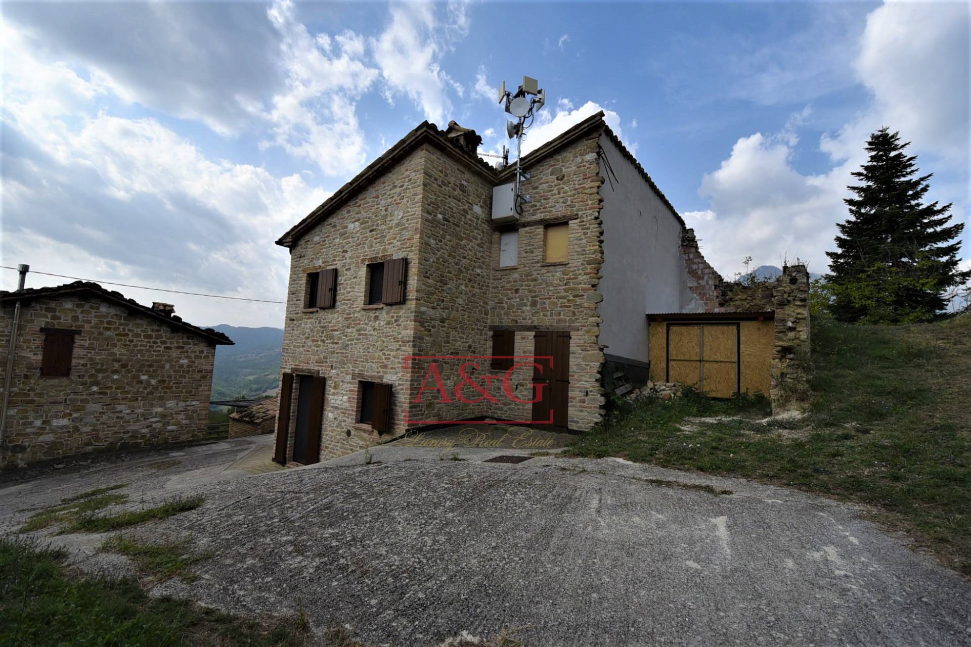 Casa cielo-terra in vendita a Montefortino, Campagna