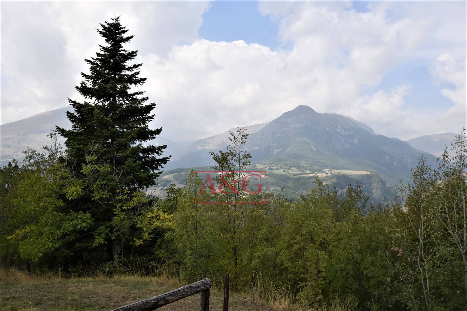 Casa cielo-terra in vendita a Montefortino, Campagna