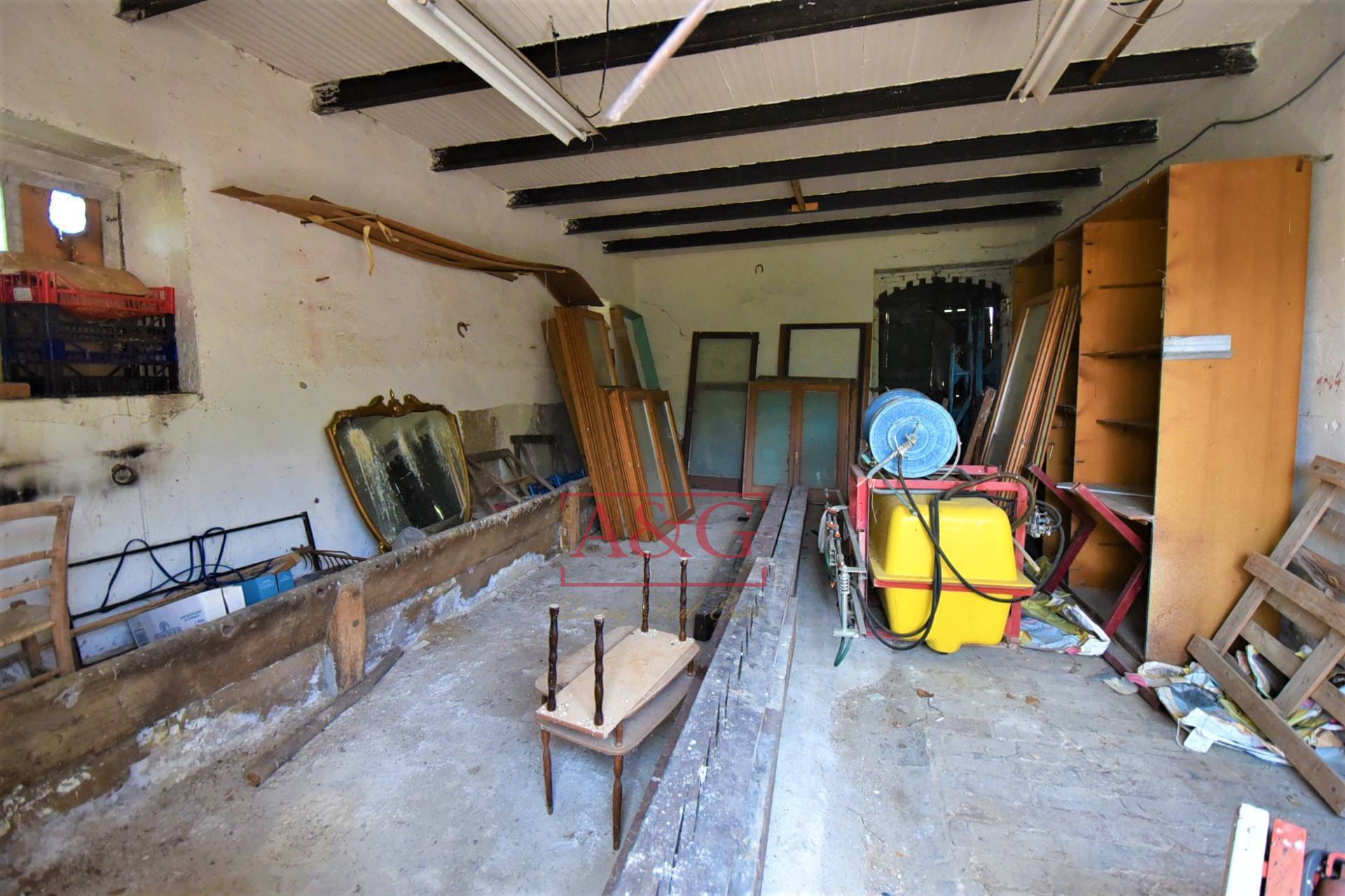 Casa colonica in vendita a Camporotondo di Fiastrone, contrada Colvenale