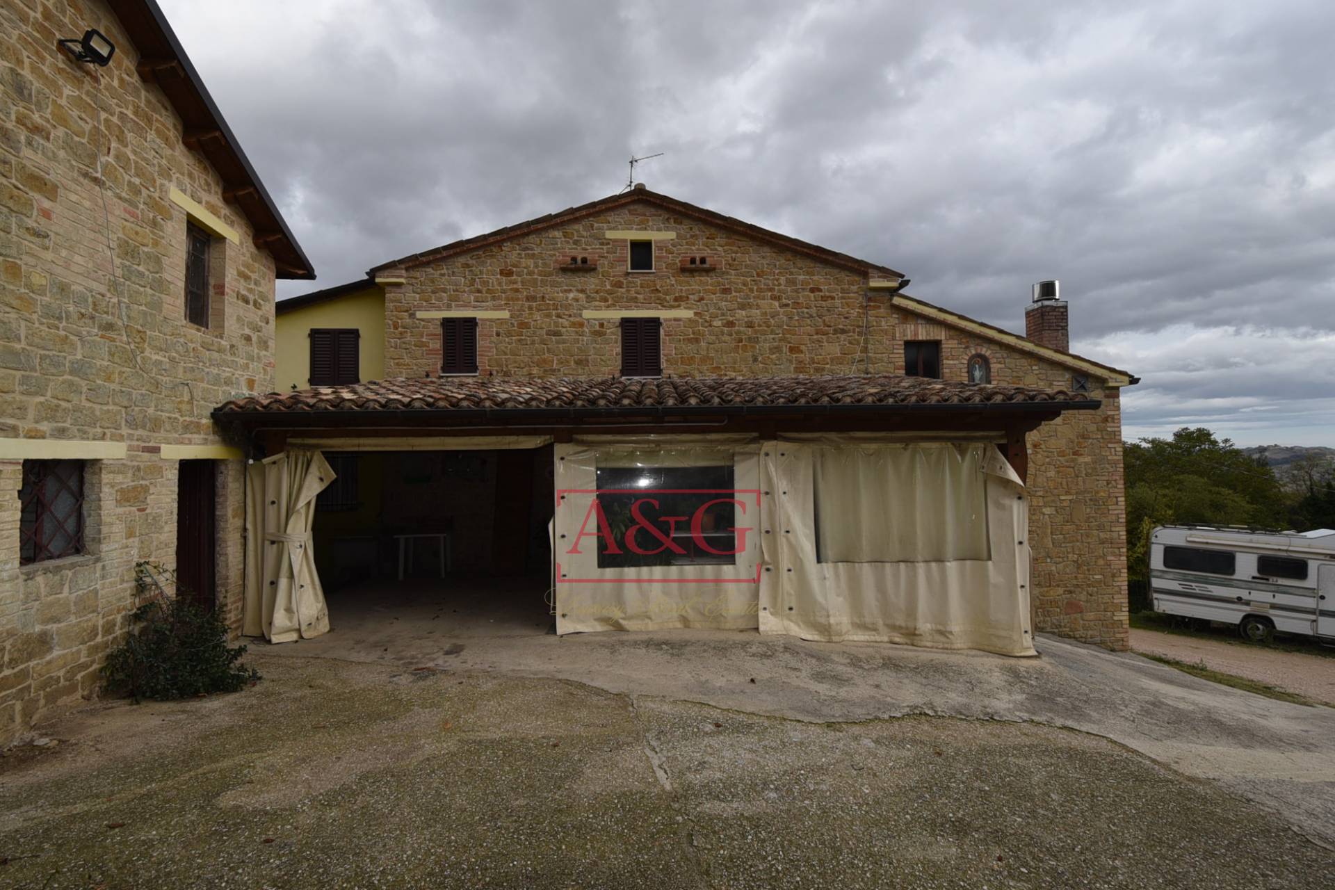 Casale in vendita a Penna San Giovanni, CAMPAGNA