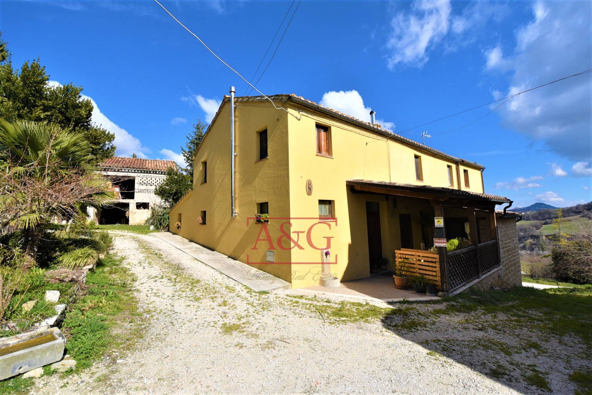 Casale in vendita a Sarnano, Campagna