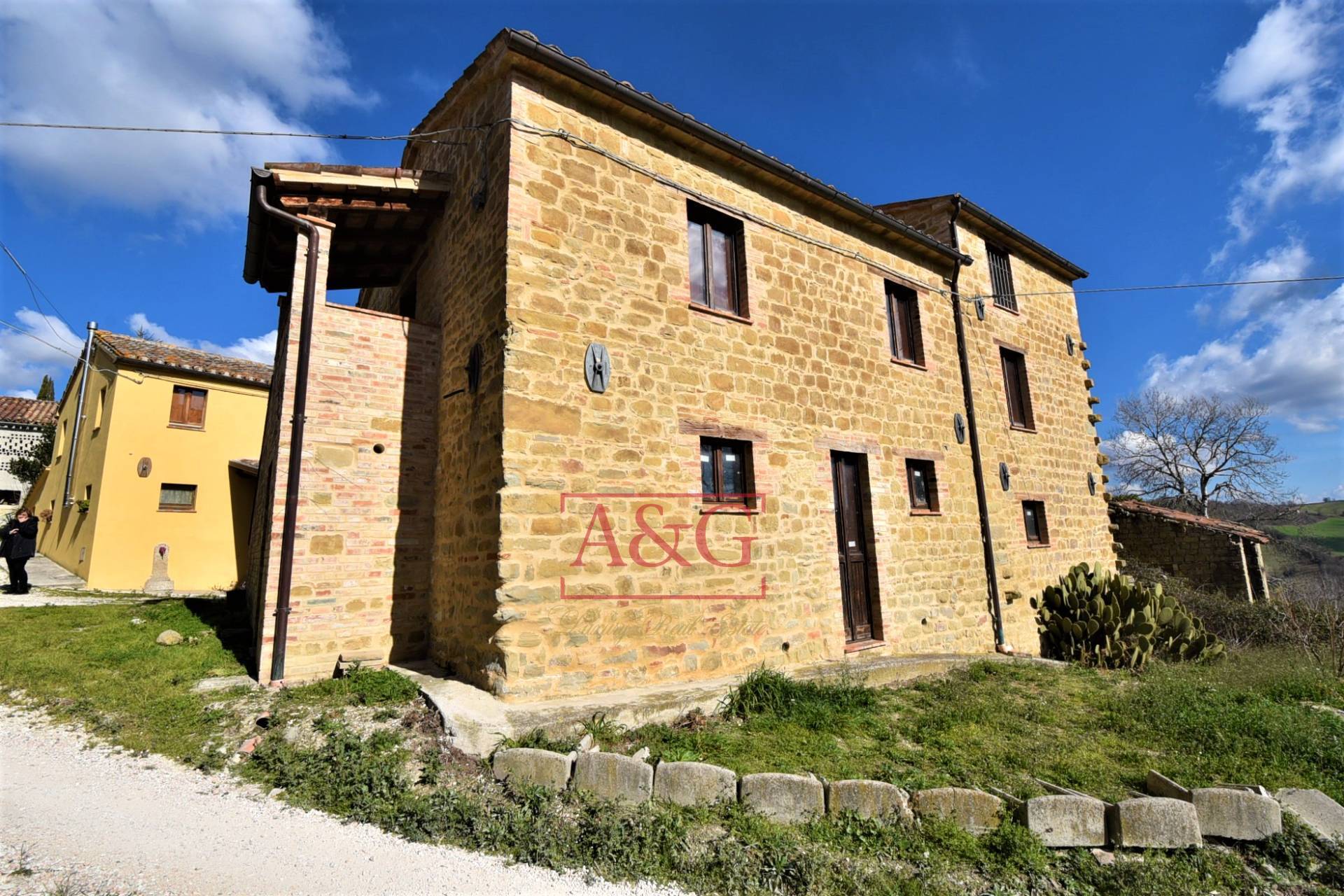 Casale in vendita a Sarnano, Campagna