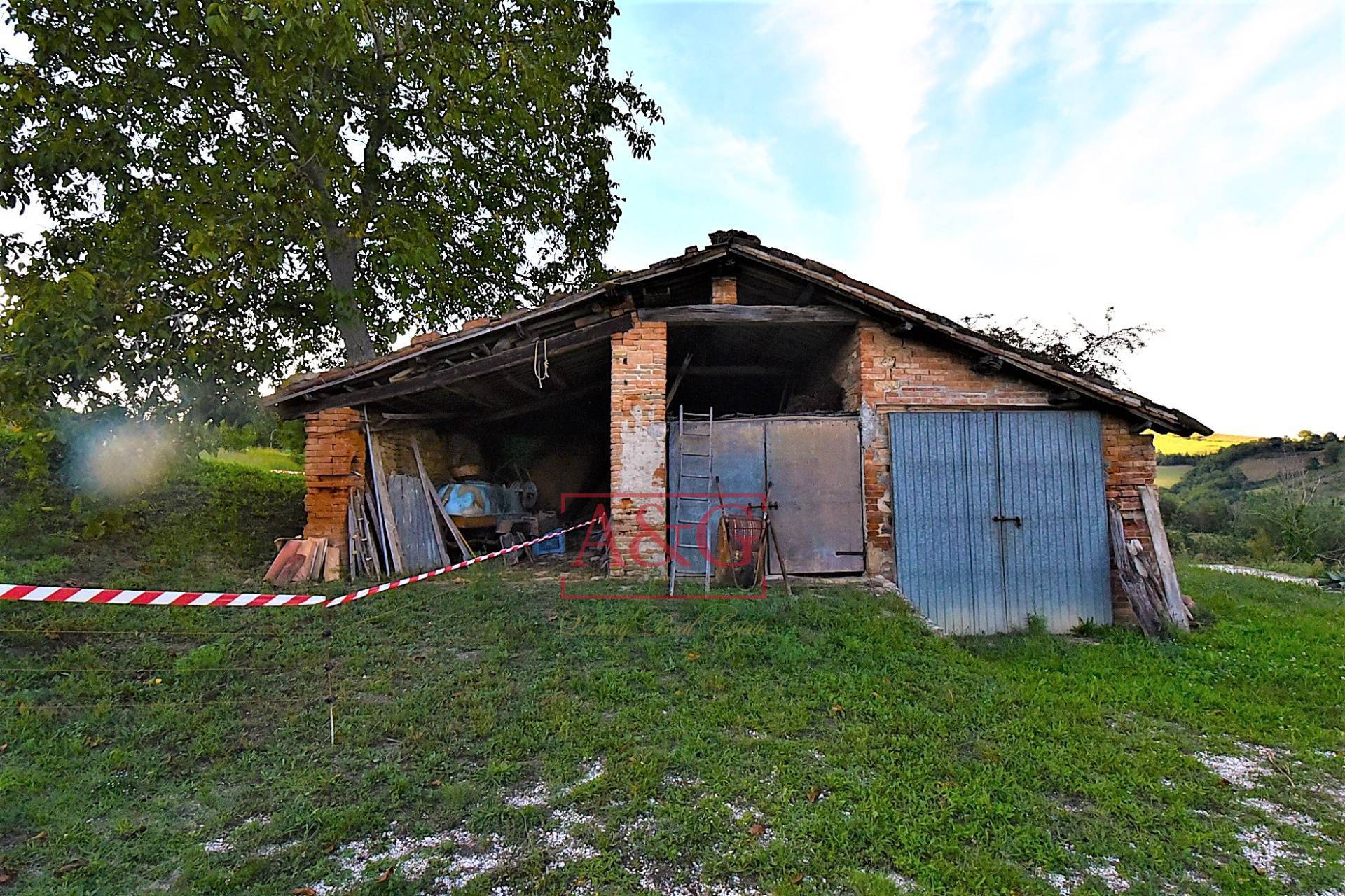 Rustico in vendita a Amandola, Collina