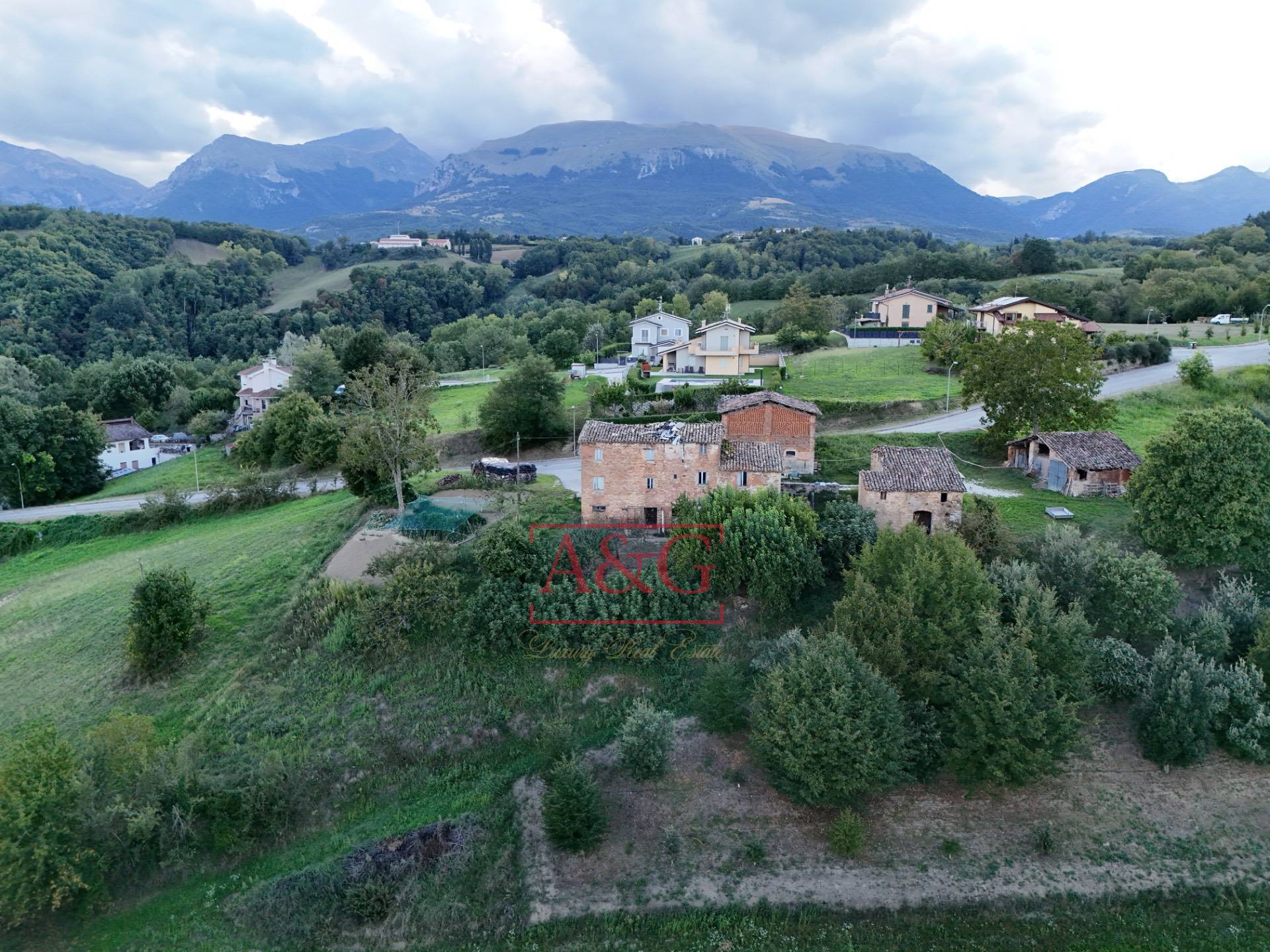 Rustico in vendita a Amandola, Collina