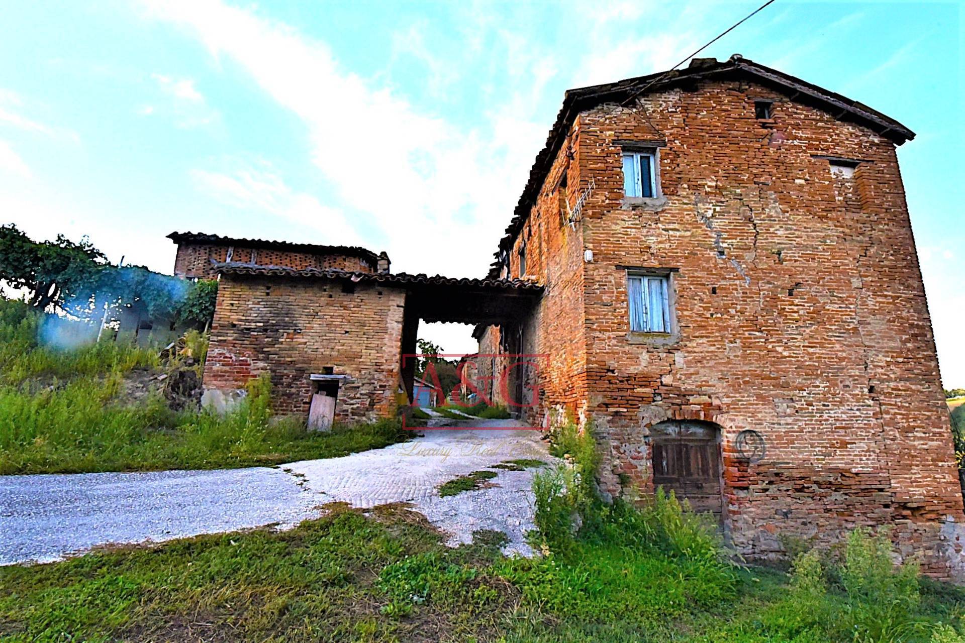 Rustico in vendita a Amandola, Collina