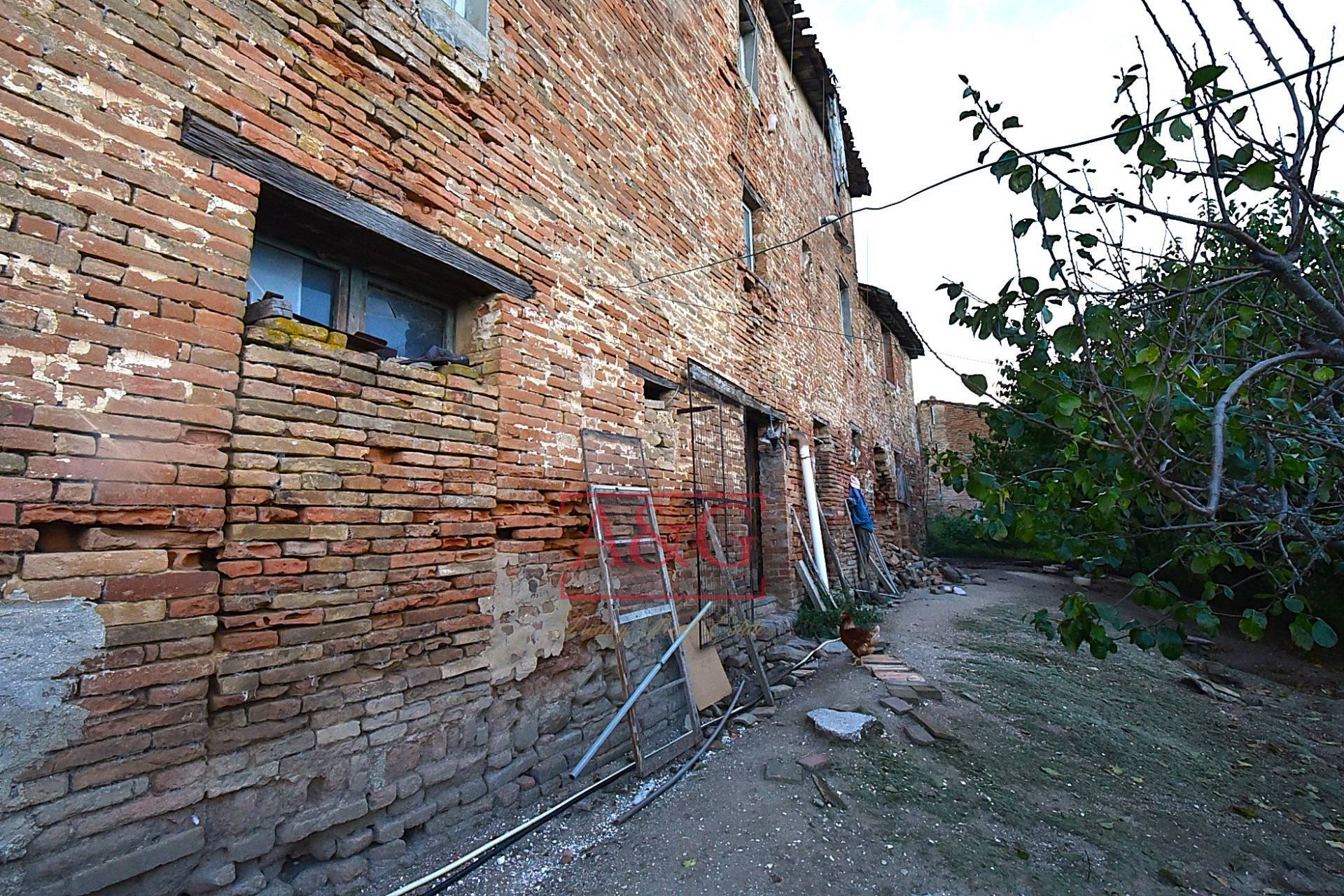 Rustico in vendita a Amandola, Collina