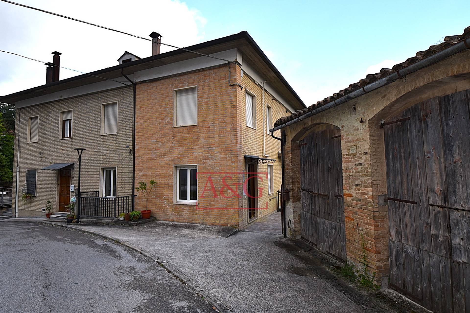 Appartamento in vendita a Amandola, Semicentro