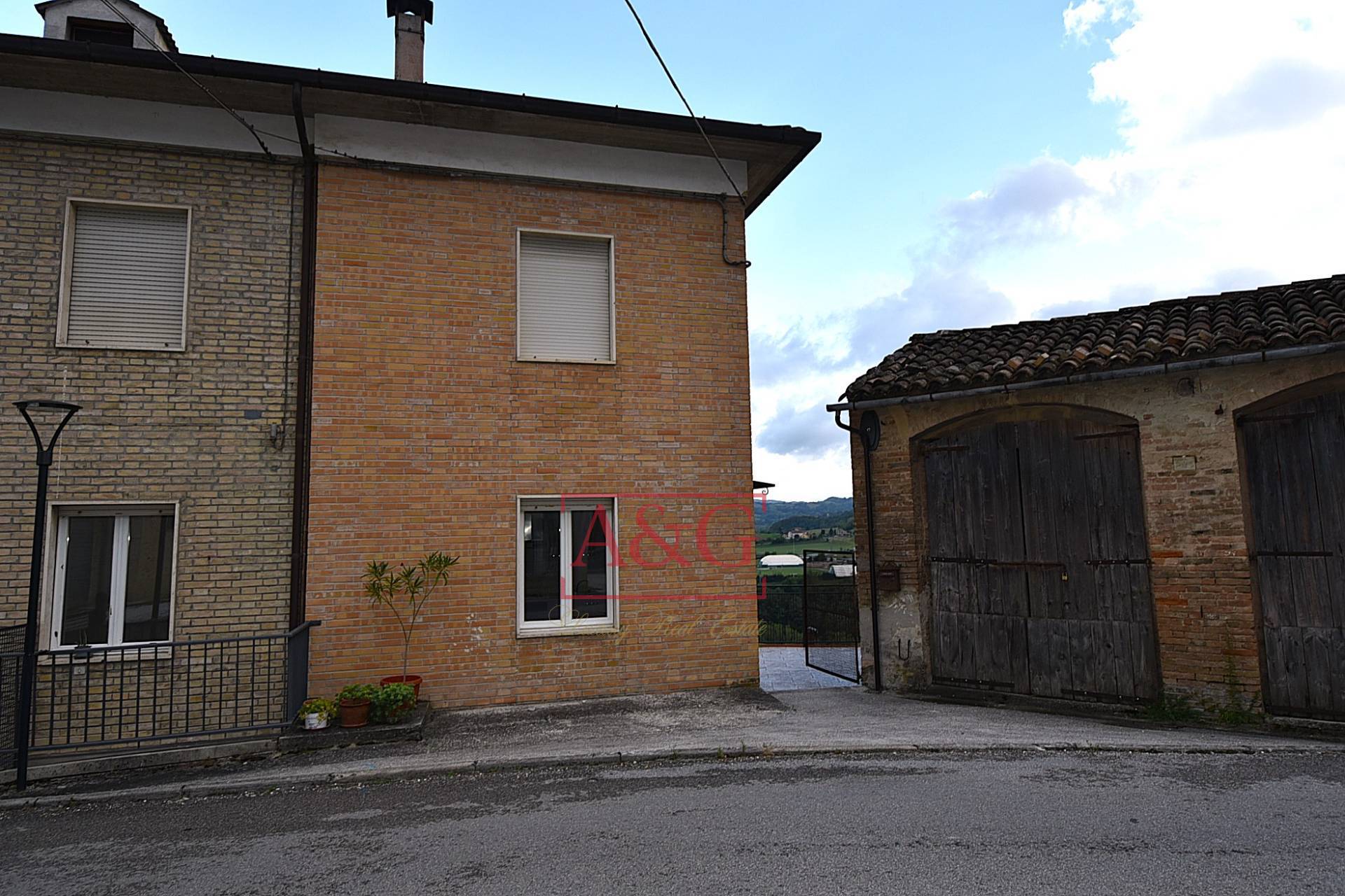 Appartamento in vendita a Amandola, Semicentro