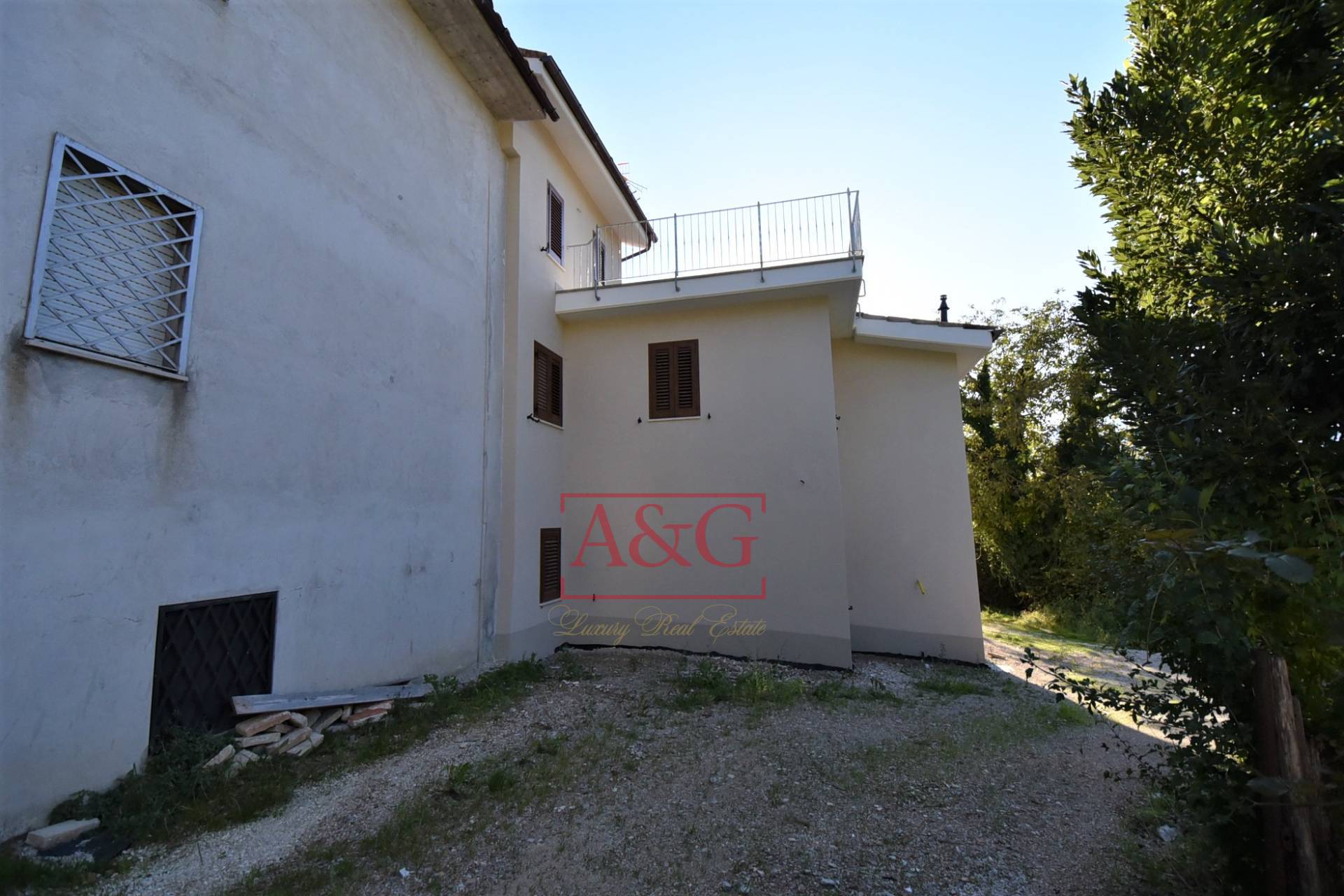 Casa cielo-terra in vendita a Amandola, Campagna